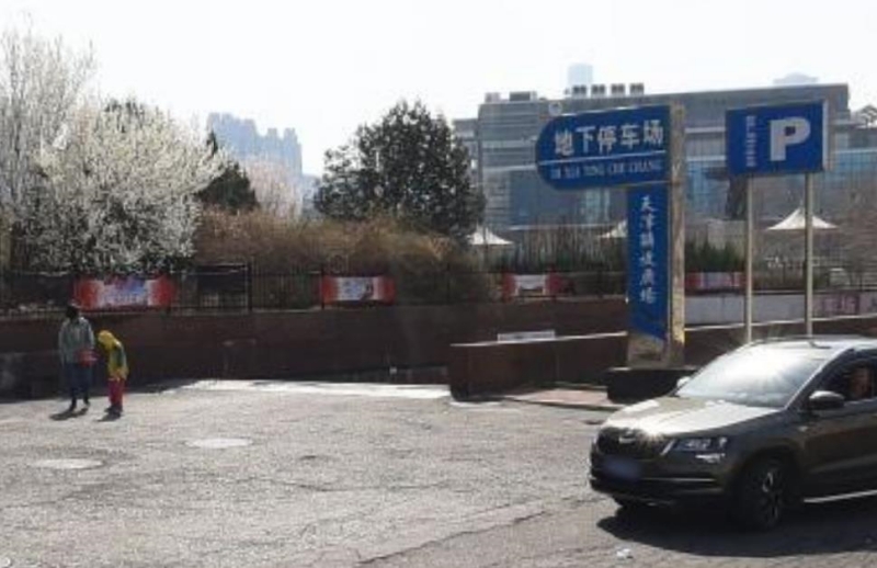 天津红桥区解放广场停车场收费管理系统及设备案例