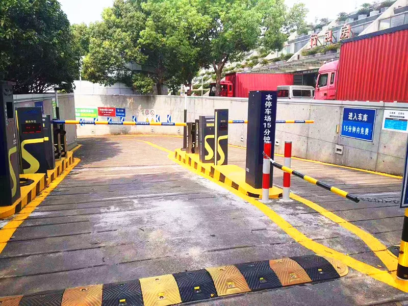 上海徐汇区高铁南站停车场收费管理系统及设备案例