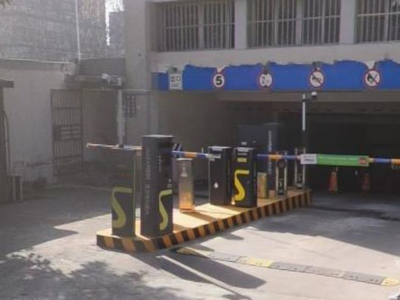 南京秦淮区马府街地下停车场收费管理系统及设备案例