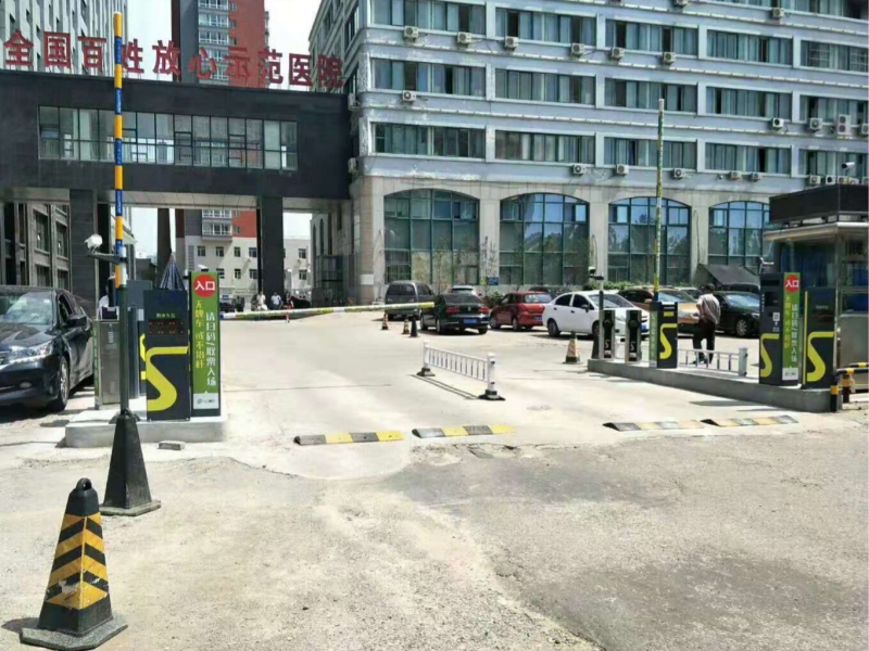辽宁朝阳市第二医院（三甲医院）停车场收费管理系统及设备案例