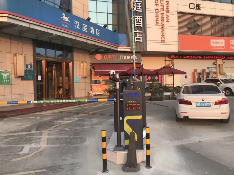 广东深圳稳盈现代中心停车场收费管理系统及设备案例