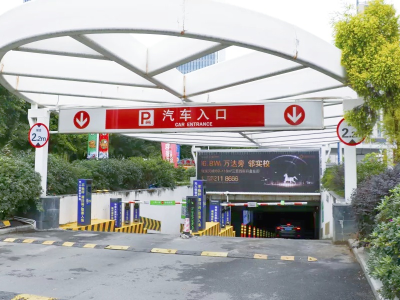 福建龙岩万阳城停车场收费管理系统及设备案例