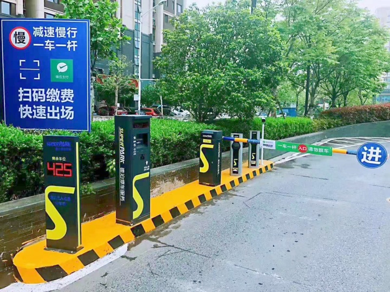 江苏南京清江苏宁广场停车场收费管理系统及设备案例
