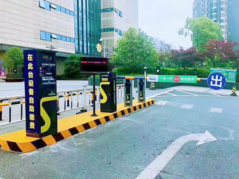 江苏南京清江苏宁广场停车场收费管理系统及设备案例