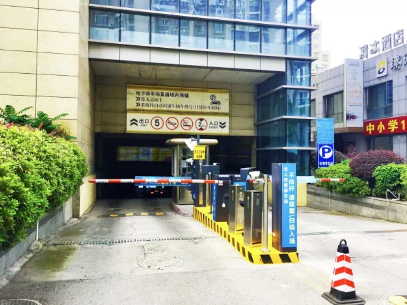 江苏南京·新城市广场停车场收费管理系统及设备案例