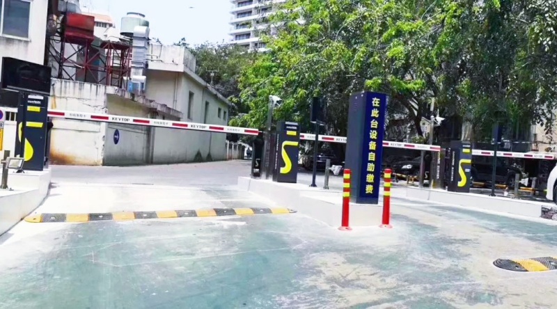 三亚1号港湾城（大菠萝店）停车场道闸系统及设备案例
