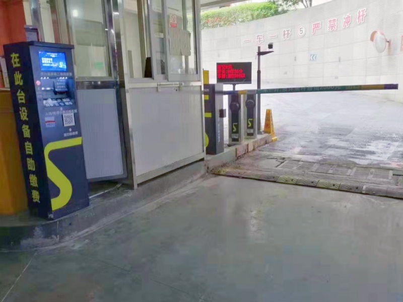 浙江绍兴中惠百货停车场道闸系统及设备案例
