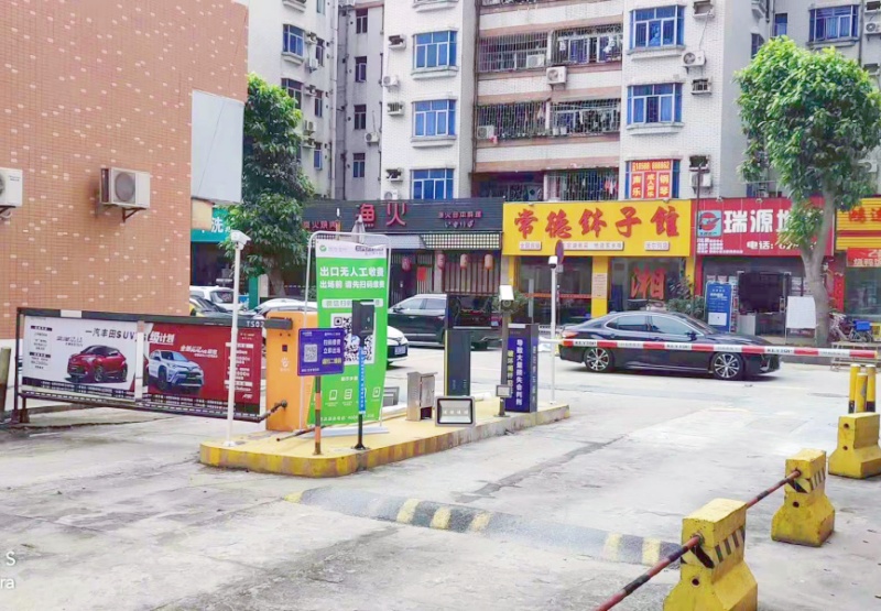 东莞塘厦盈锋莲湖广场停车场收费管理系统及设备案例