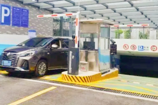 江苏省全力解决停车难问题，新增公共停车位超百万个