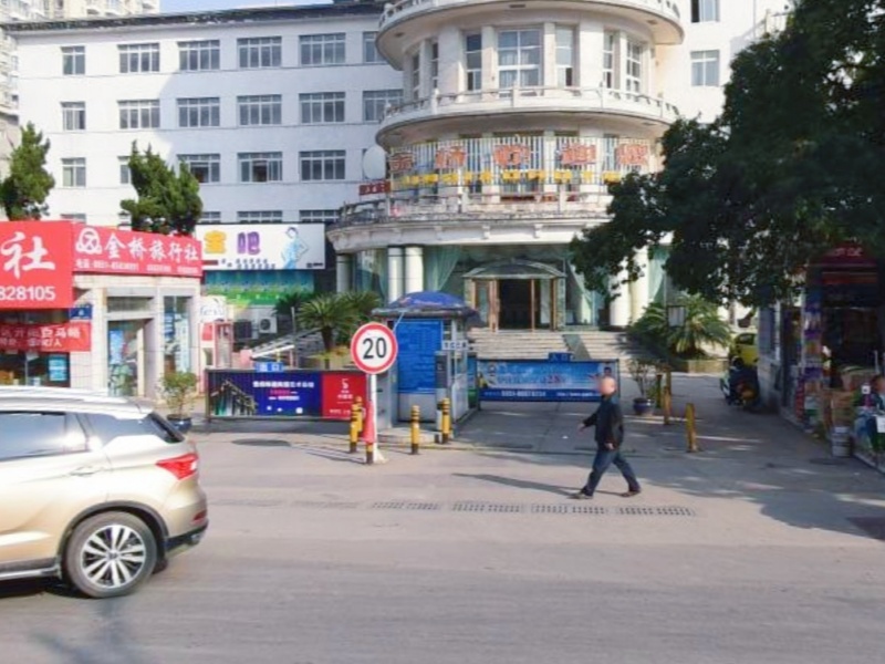 贵阳金桥饭店(瑞金南路店)停车场道闸系统及设备案例