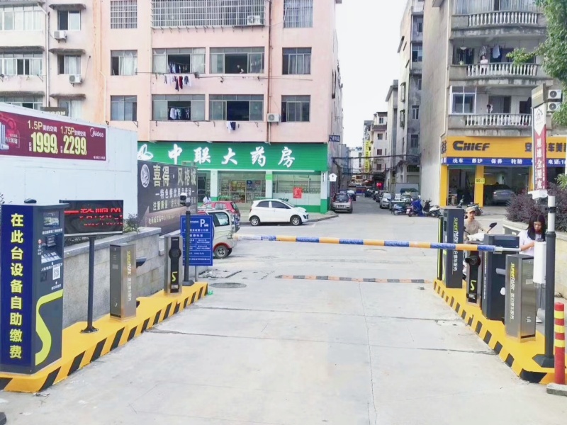 江西巨亿赣南电商城停车场收费管理系统及设备案例
