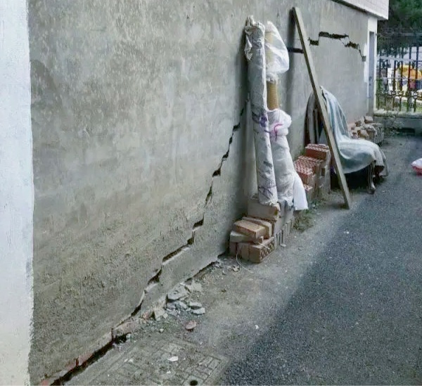 杭州学院路99号院地下停车场施工导致房屋安全问题至今未解决