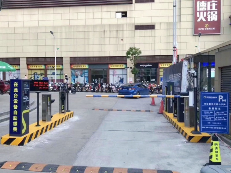 江西巨亿赣南电商城停车场收费管理系统及设备案例
