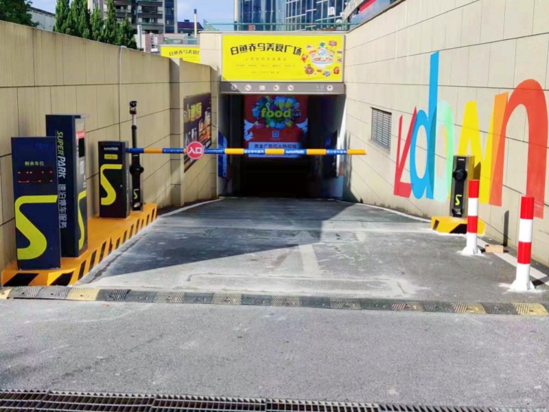 江西上饶万力时代广场停车场收费管理系统及设备案例