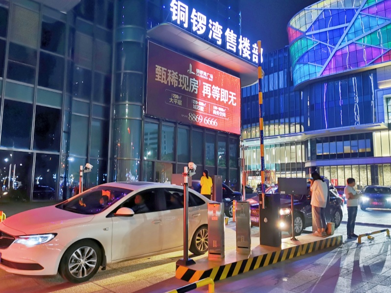 铜锣湾写字楼T16购物中心停车场道闸系统及设备案例