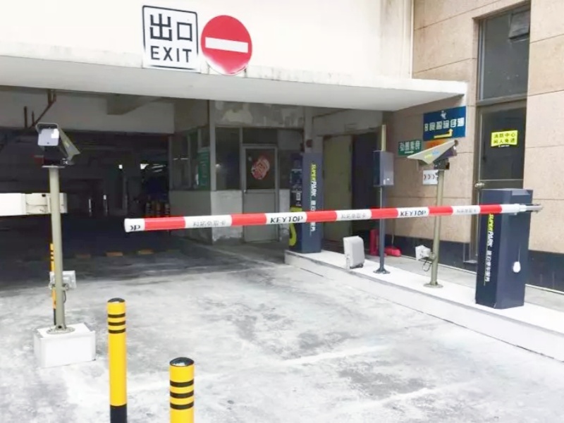 东莞愉景新时代广场停车场收费管理系统及设备案例