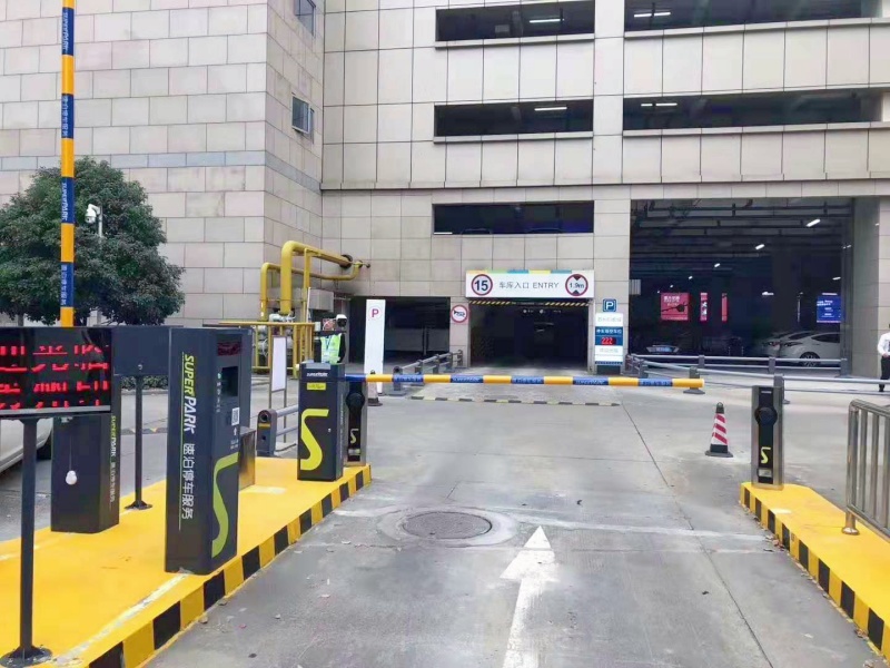 江苏州印象城(现代大道店)停车场收费管理系统及设备案例