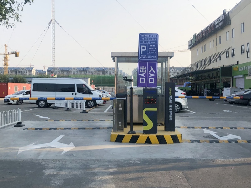 天津新华城市广场停车场道闸系统及设备案例