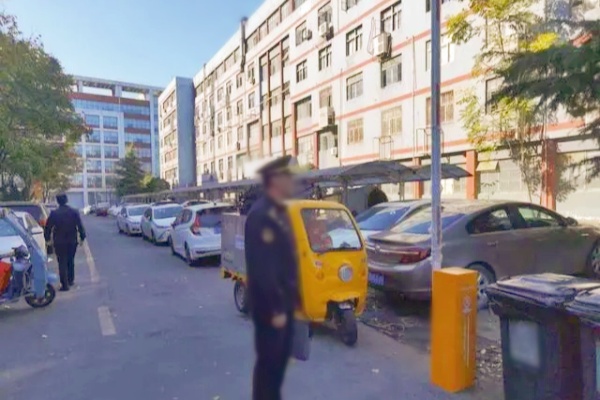 执法部门果断行动，取缔企业私设道闸，恢复公共交通秩序