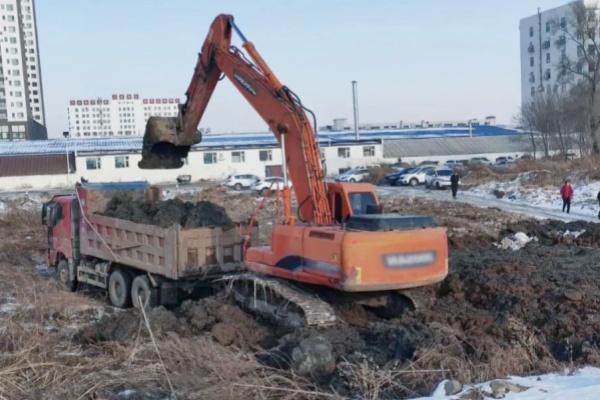 辽源市交警支队协助北方袜业园区解决停车难问题，赢得企业赞誉