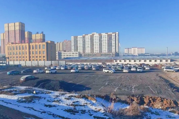 辽源市交警支队协助北方袜业园区解决停车难问题，赢得企业赞誉