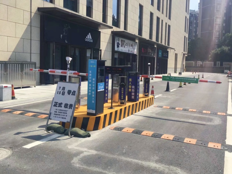 江苏南京九霄梦天地停车场收费管理系统及设备案例
