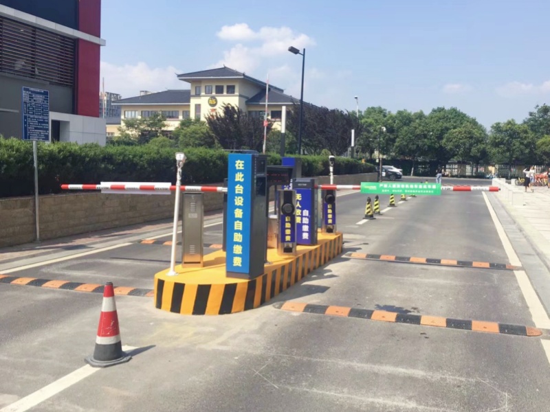 江苏南京九霄梦天地停车场收费管理系统及设备案例