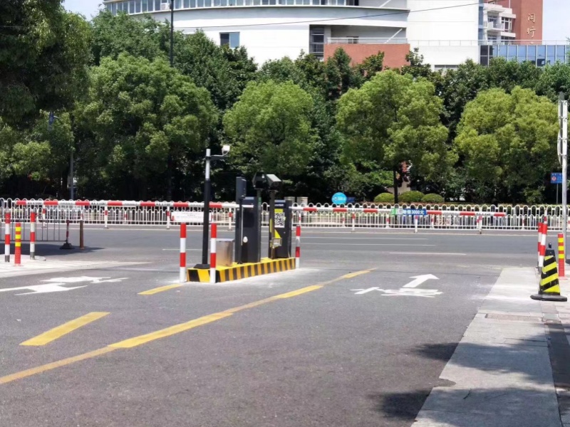 上海东苑新天地停车场收费管理系统及设备案例