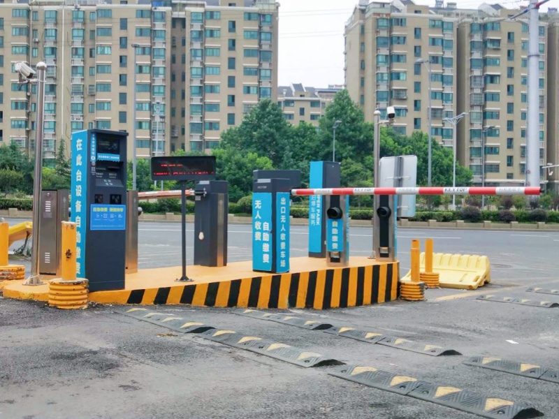 江苏南京五塘二手车市场停车场道闸系统及设备案例
