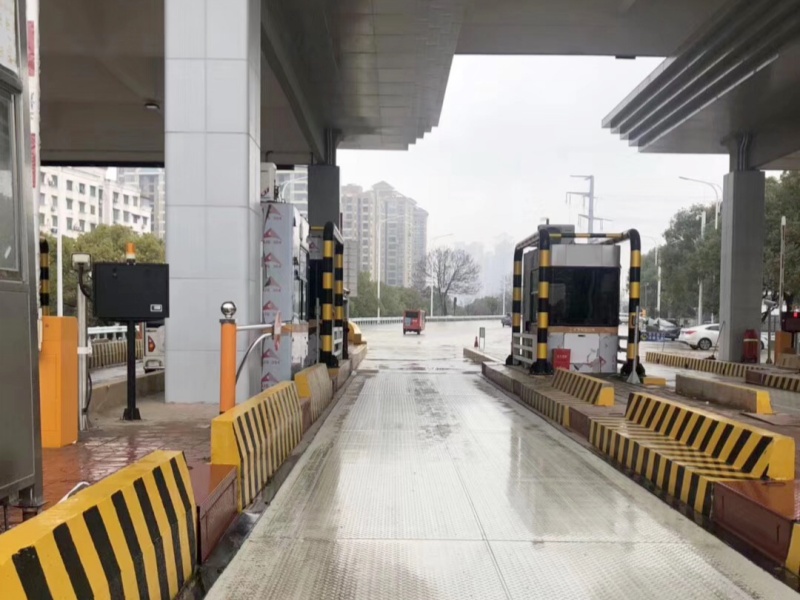 江西九江长江一桥公路道闸系统及设备案例