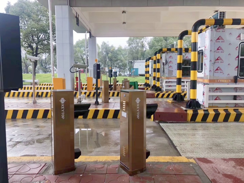 江西九江长江一桥公路道闸系统及设备案例