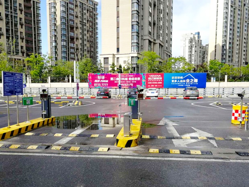 山东青岛新城吾悦广场停车场收费管理系统及设备案例
