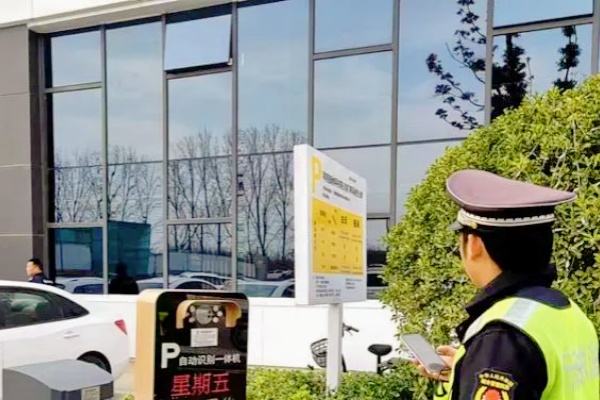 加强停车场管理优化停车环境，查处停车场违规收费，维护市民权益