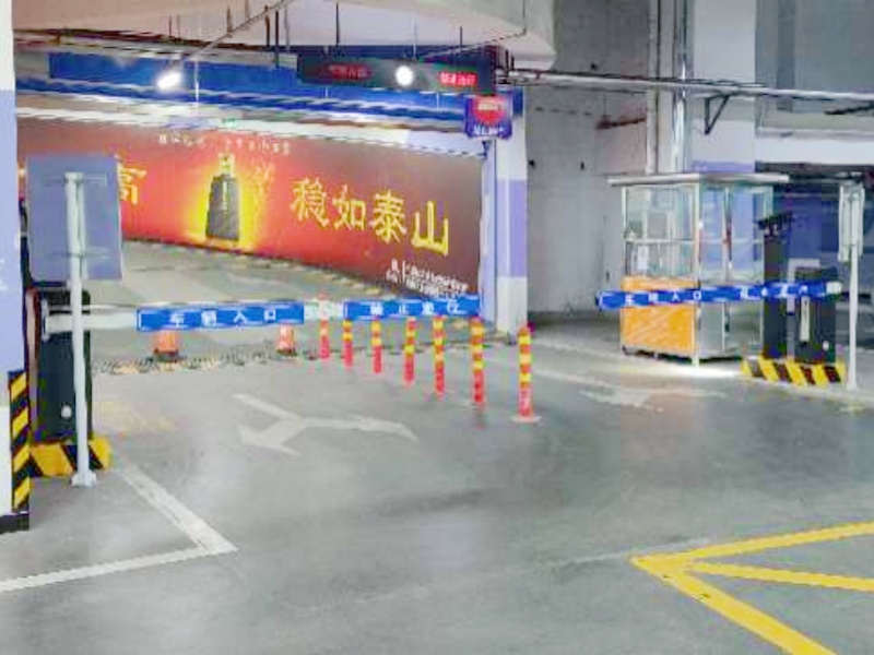 山东济南聚隆广场停车场收费管理系统及设备案例