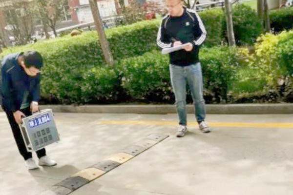 延安市质检院严格检定停车场电子计时收费系统，维护合法秩序