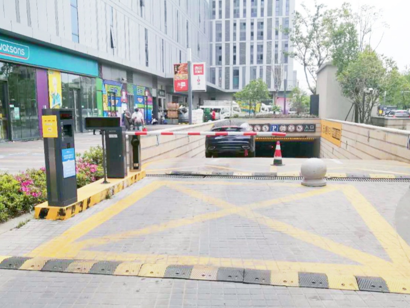 上海青浦宝龙广场停车场收费管理系统及设备案例