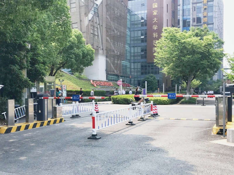 江苏苏州国际科技园停车场收费管理系统及设备案例