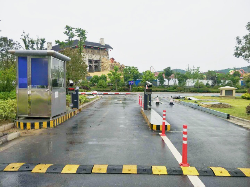 江苏无锡融创文化旅游城停车场收费管理系统及设备案例