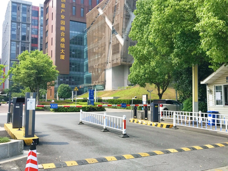 江苏苏州国际科技园停车场收费管理系统及设备案例
