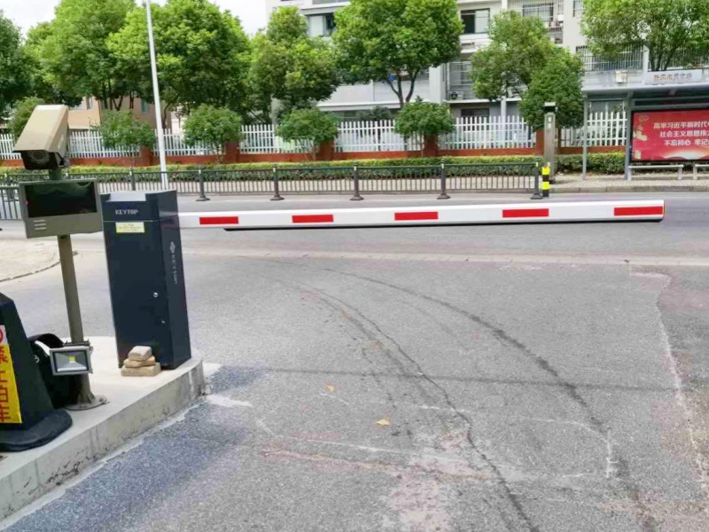 江苏昆山陆家镇市政停车场道闸系统及设备案例