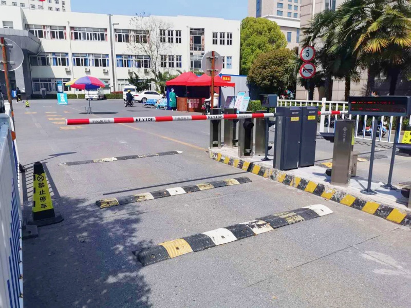 江苏扬州洪泉医院停车场收费管理系统及设备案例