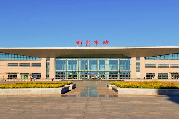 邢台东站西停车场启用：提升停车便利性，改善出行体验