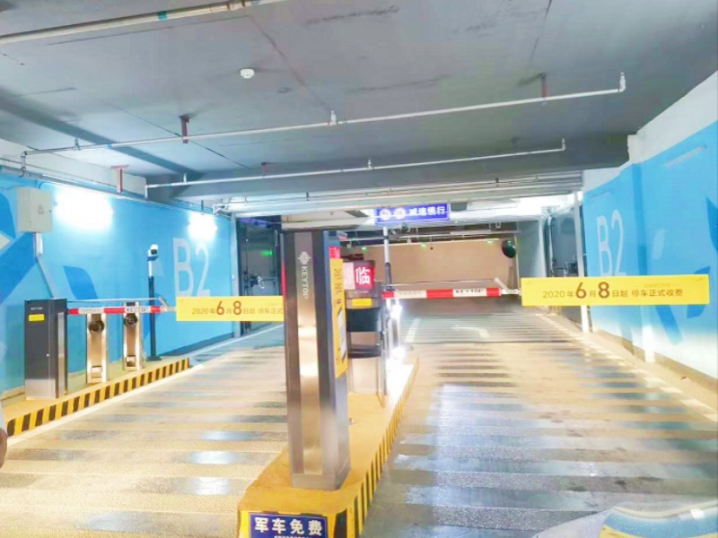 四川龙湖成都滨江天街停车场收费管理系统及设备案例