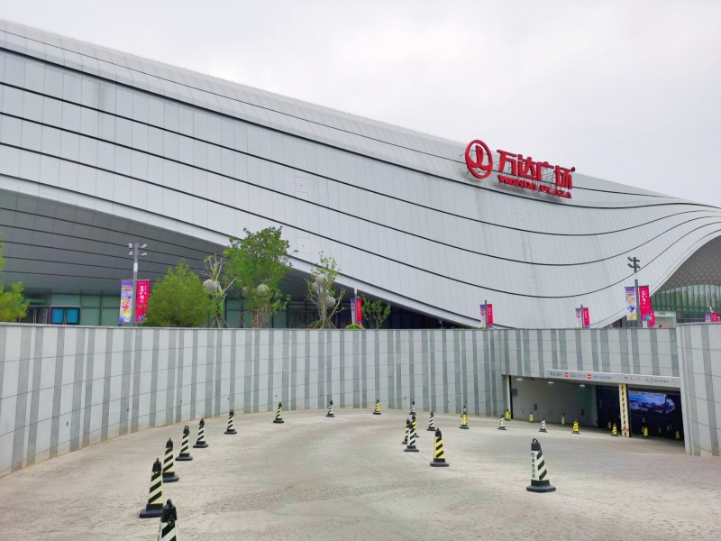 山西万达广场(长治高新店)停车场反向寻车系统及设备案例