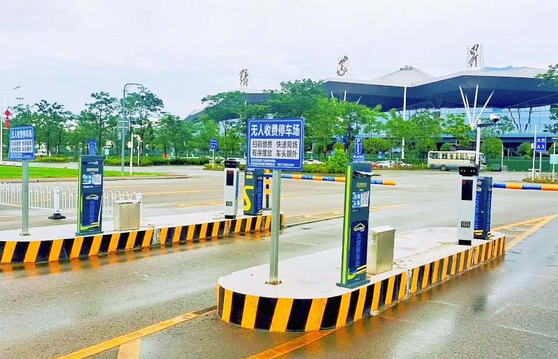 湖南张家界荷花国际机场停车场收费管理系统及设备案例