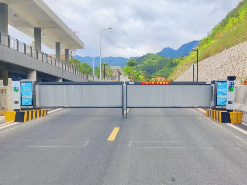 浙江丽水遂昌客运中心停车场道闸系统及设备案例