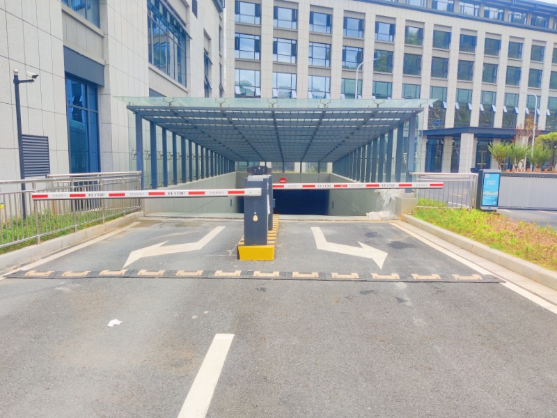 浙江丽水遂昌客运中心停车场道闸系统及设备案例