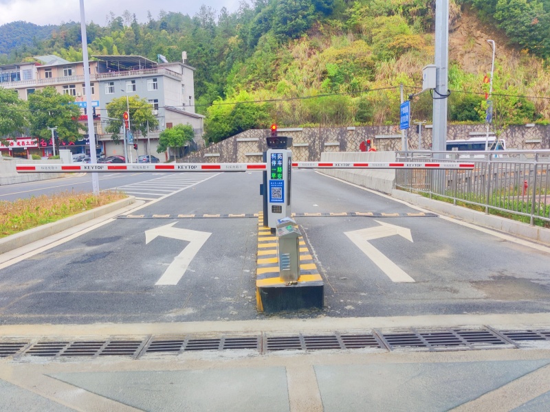 浙江丽水遂昌客运中心停车场道闸系统及设备案例
