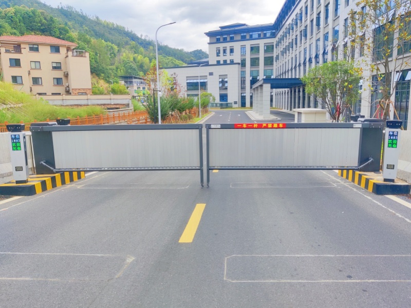 浙江丽水遂昌客运中心停车场道闸系统及设备案例