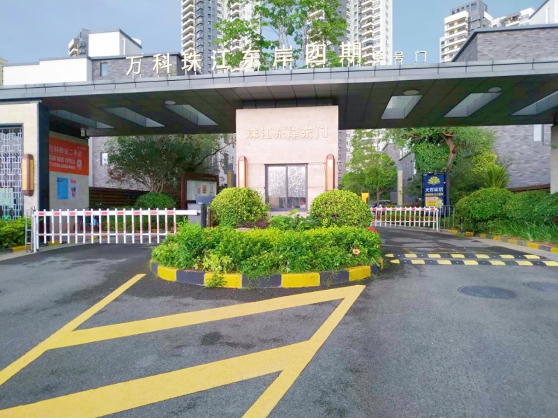 广东东莞万科珠江东岸4期停车场道闸系统及设备案例